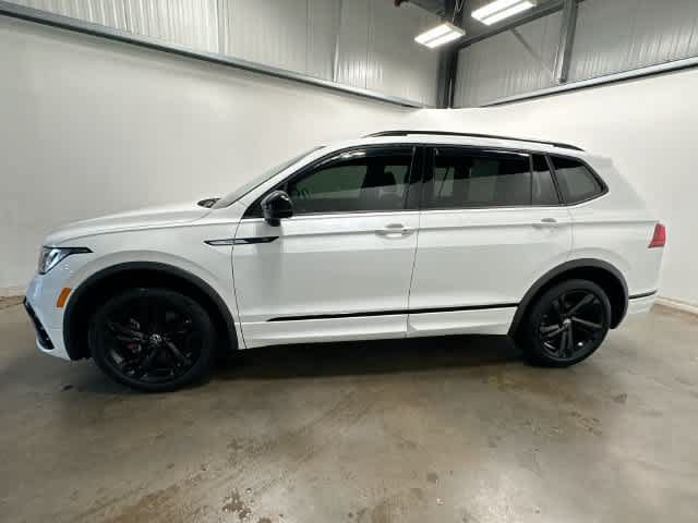 Used 2023 Volkswagen Tiguan SE R-Line AWD/4WD image 2