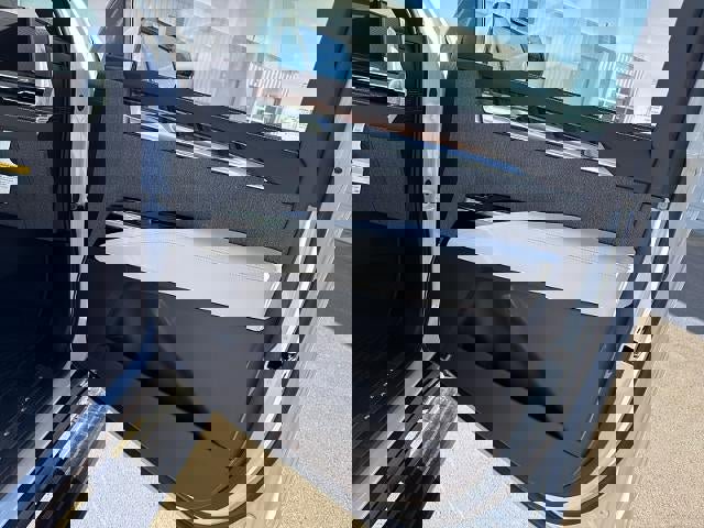 New 2026 Cadillac Escalade ESV Platinum Sport w/ LPO, ONYX Package image 16