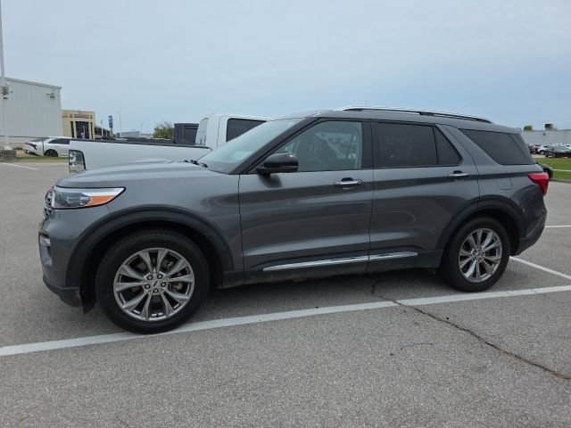 Used 2023 Ford Explorer Limited w/ Equipment Group 301A RWD image 2