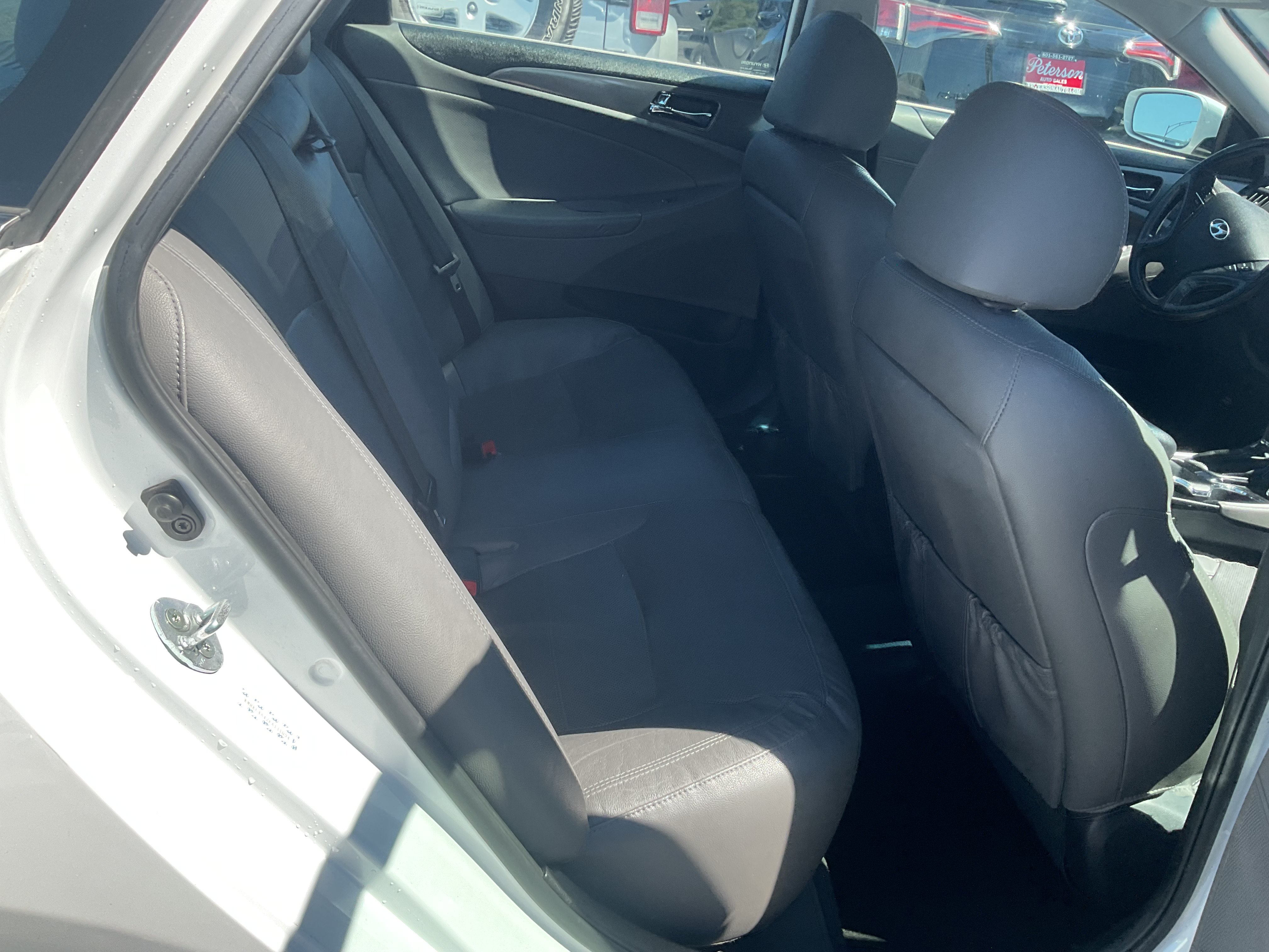 Used 2015 Hyundai Sonata Limited w/ Option Group 02 FWD image 11