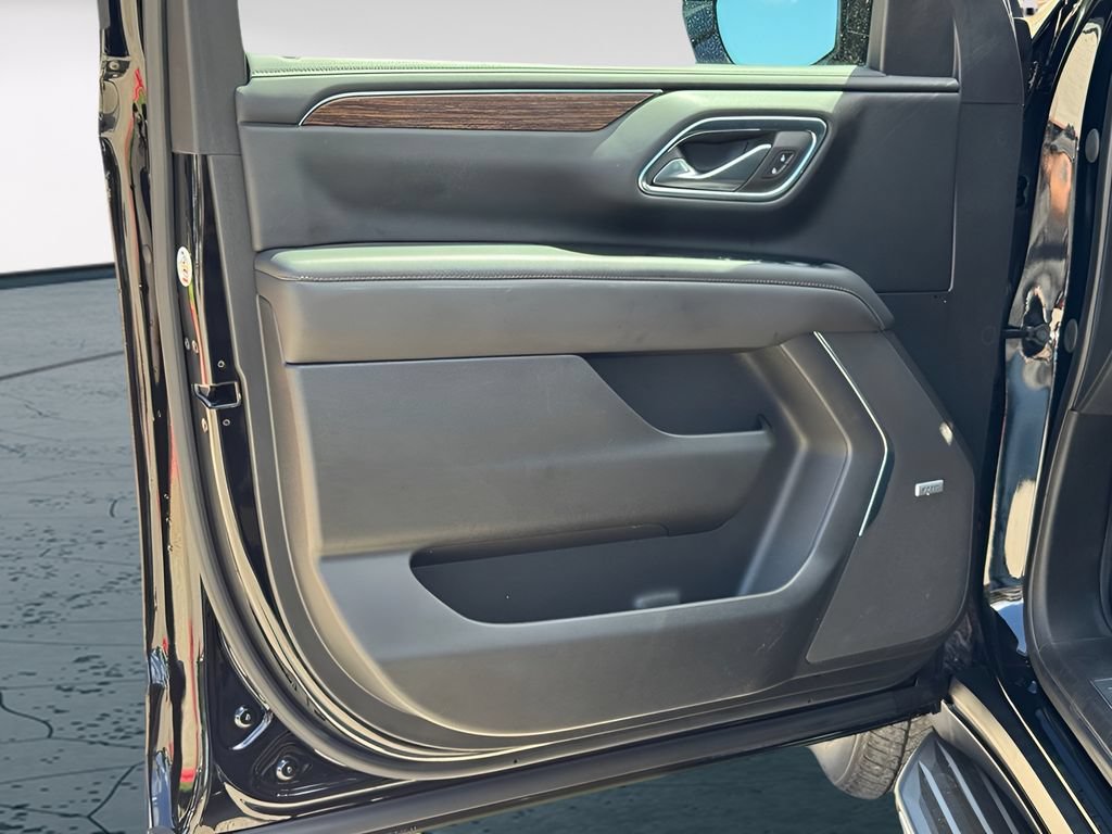 Used 2023 Chevrolet Tahoe High Country AWD/4WD image 15