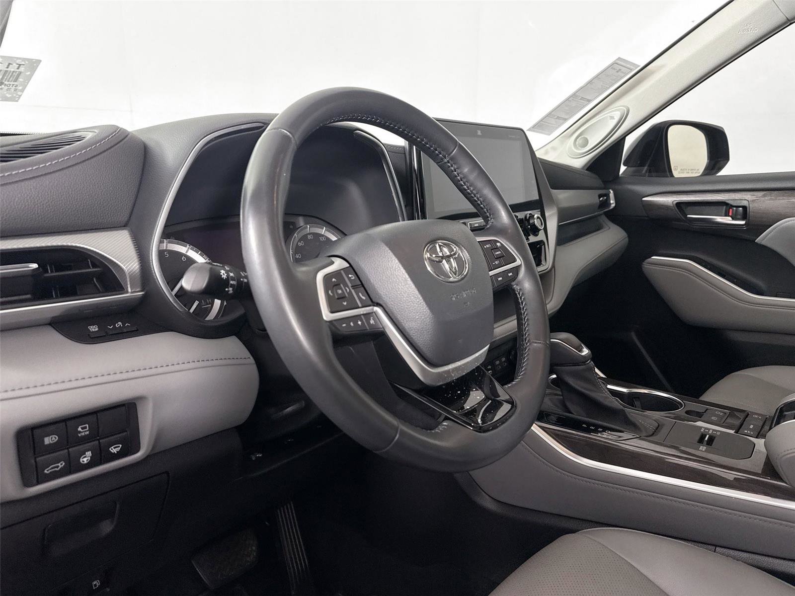 Used 2022 Toyota Highlander Platinum FWD image 4