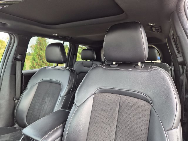 Used 2024 Jeep Grand Cherokee Altitude AWD/4WD image 15