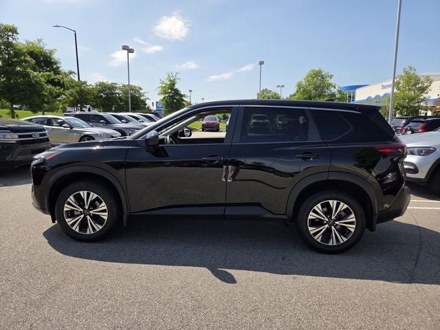 Used 2023 Nissan Rogue SV FWD image 2