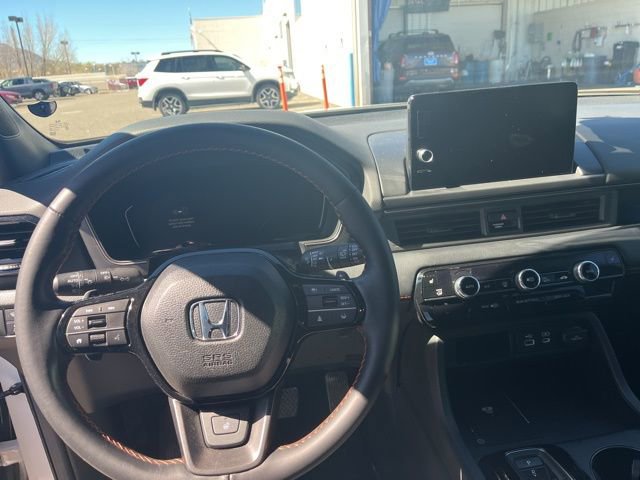 Certified 2025 Honda Pilot TrailSport image 12