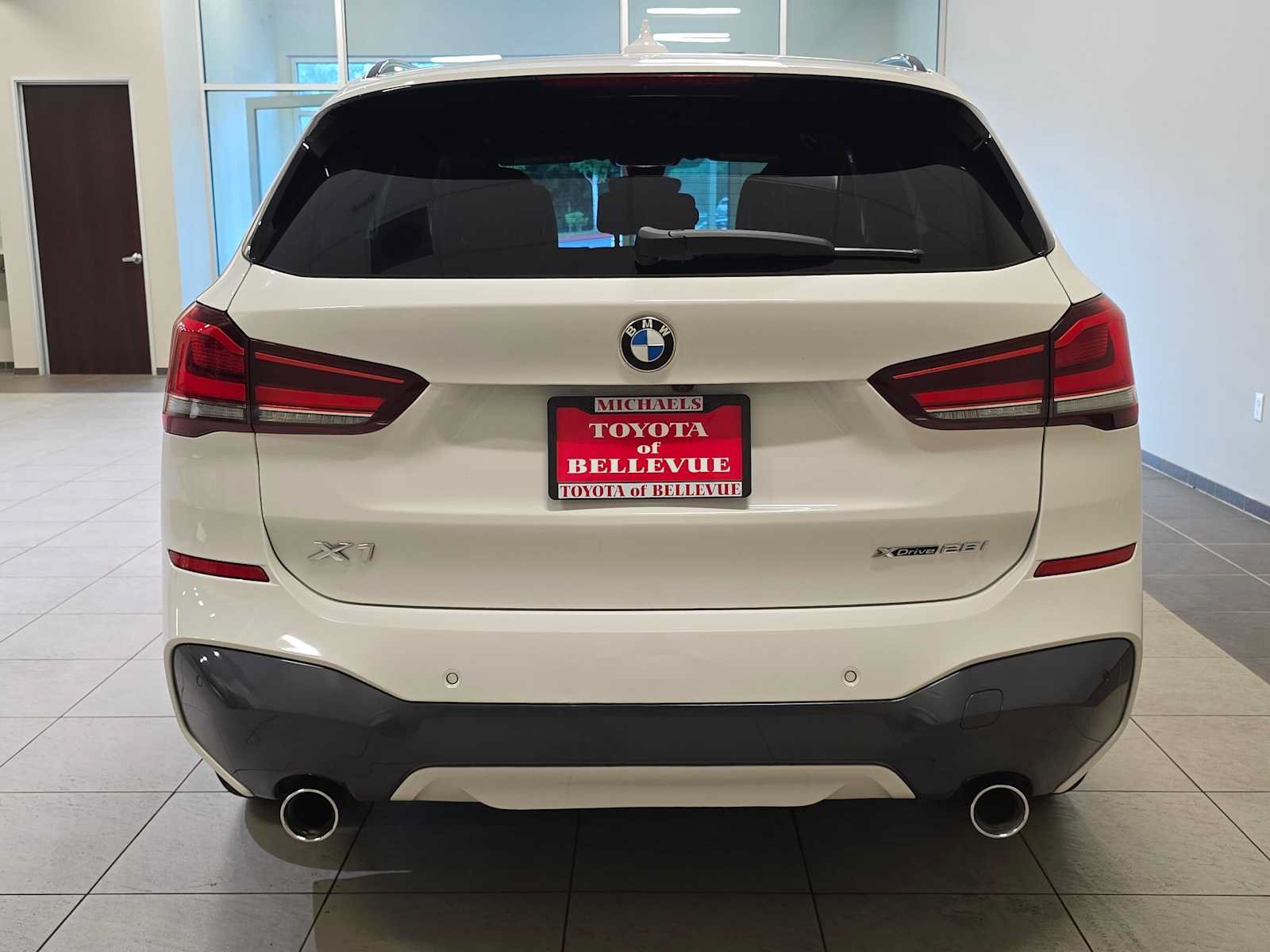 Used 2022 BMW X1 xDrive28i w/ M Sport Package AWD/4WD image 5