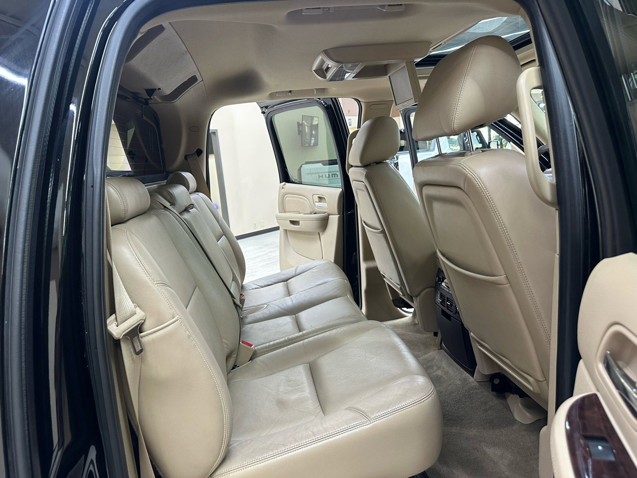 Used 2011 Cadillac Escalade EXT Premium image 35
