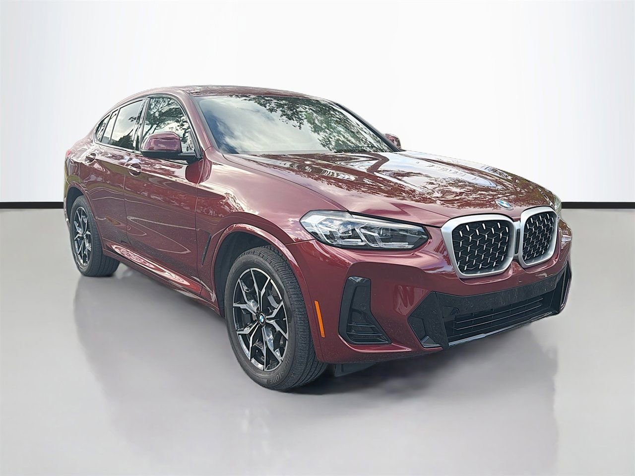 Certified 2025 BMW X4 xDrive30i w/ Premium Package image 2