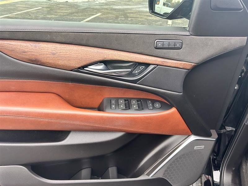 Used 2019 Cadillac Escalade Premium Luxury AWD/4WD image 21