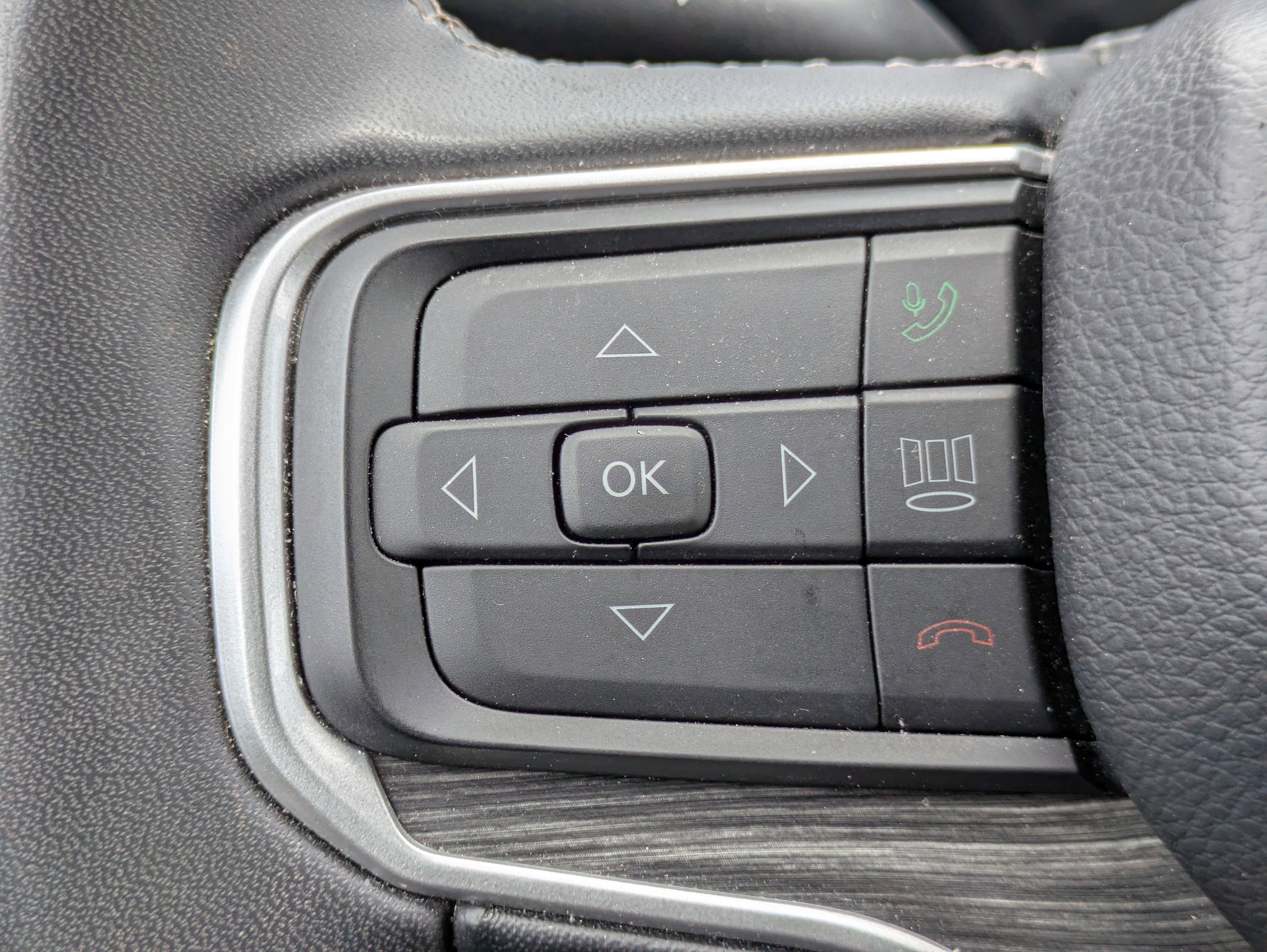 Used 2023 Jeep Wagoneer L Series II RWD image 18