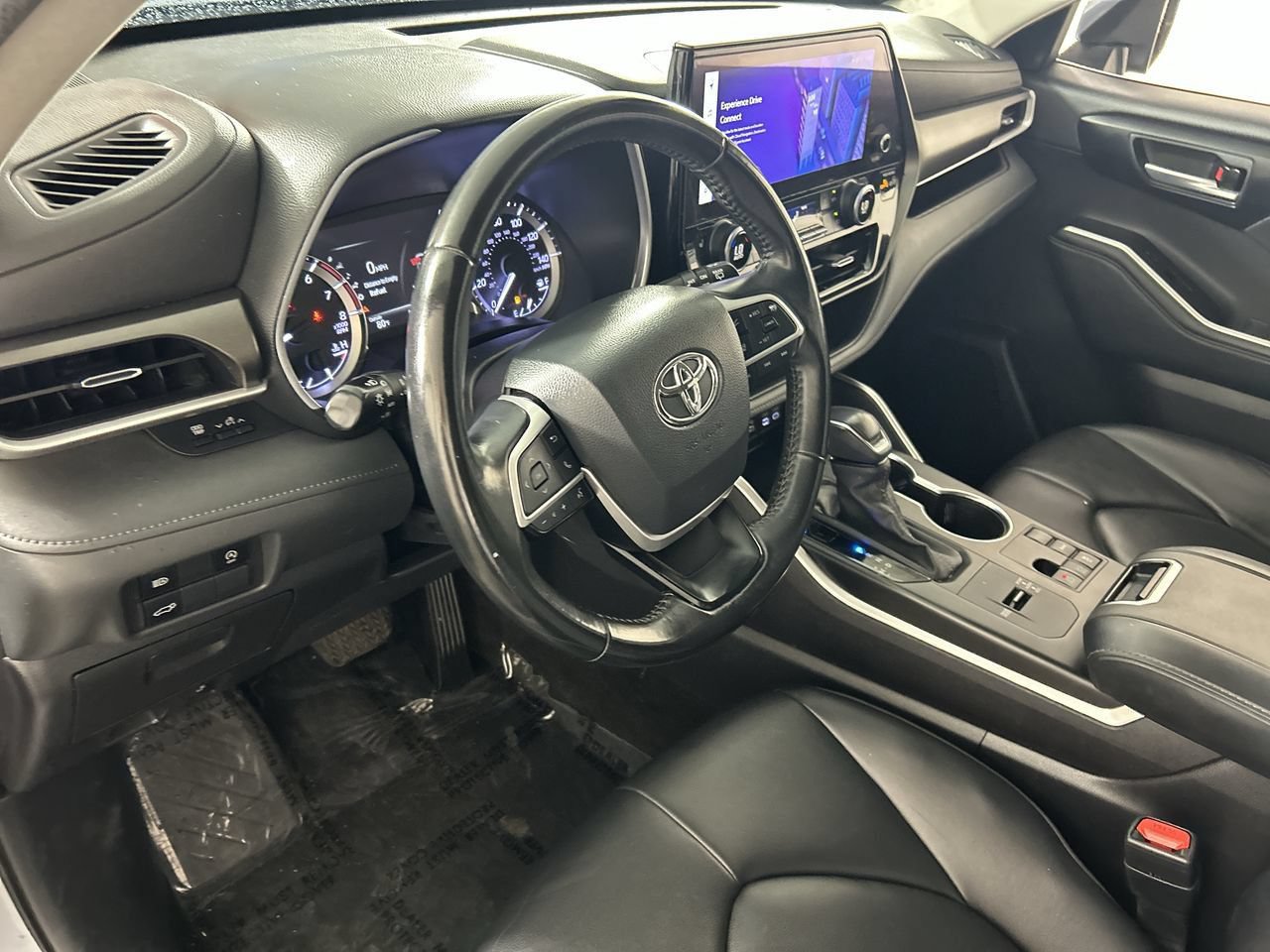 Used 2023 Toyota Highlander XLE FWD image 13