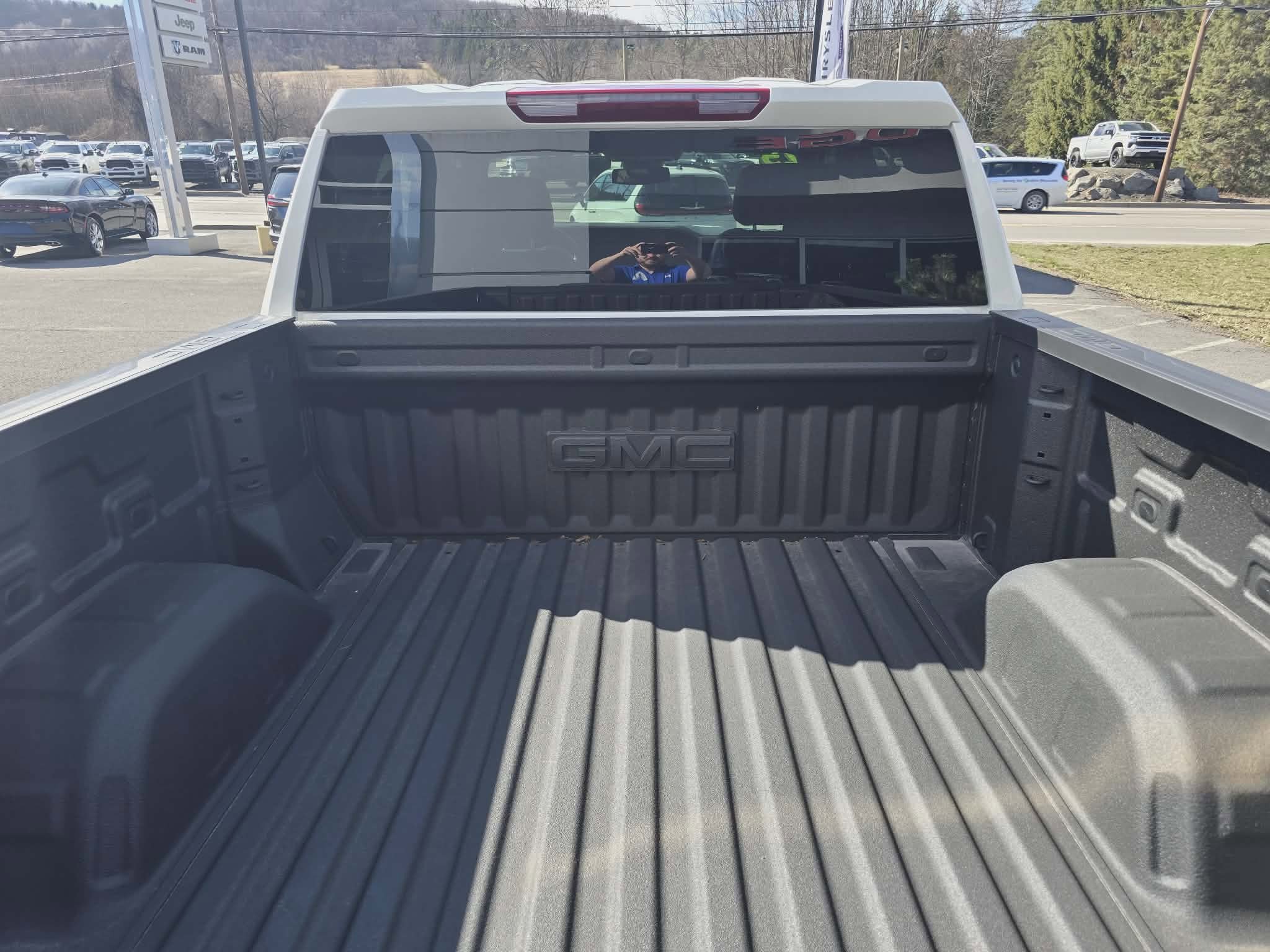 Used 2025 GMC Sierra 1500 AT4 image 5