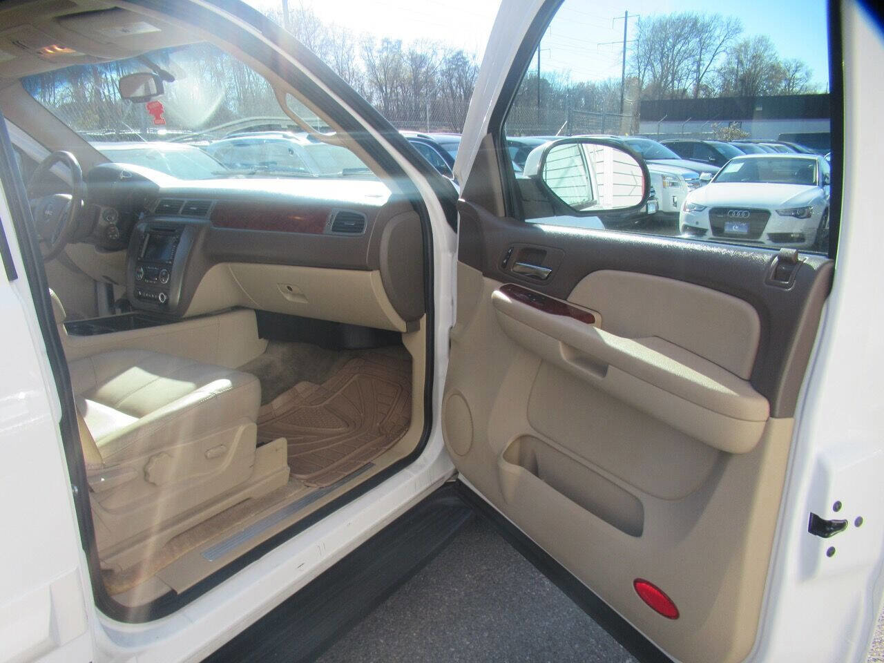 Used 2009 GMC Yukon 4WD Hybrid image 24