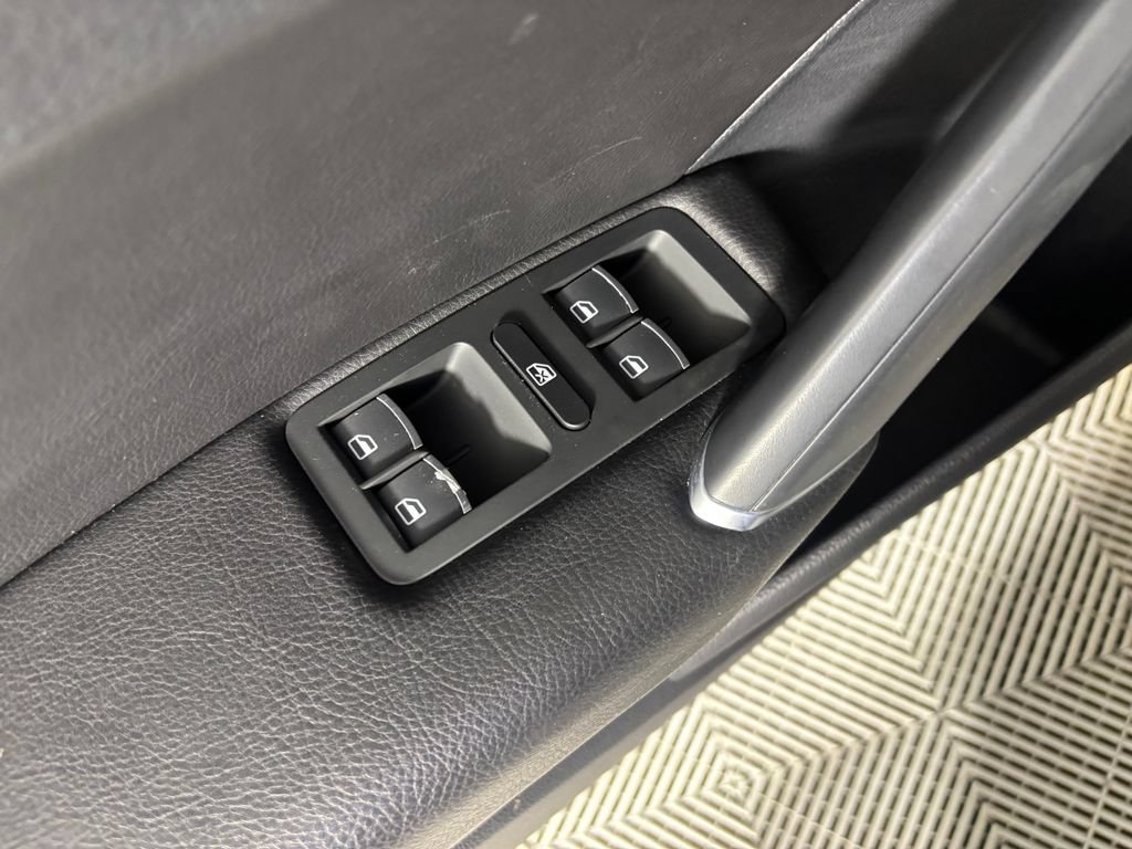 Used 2017 Volkswagen Passat 1.8T SE FWD image 15