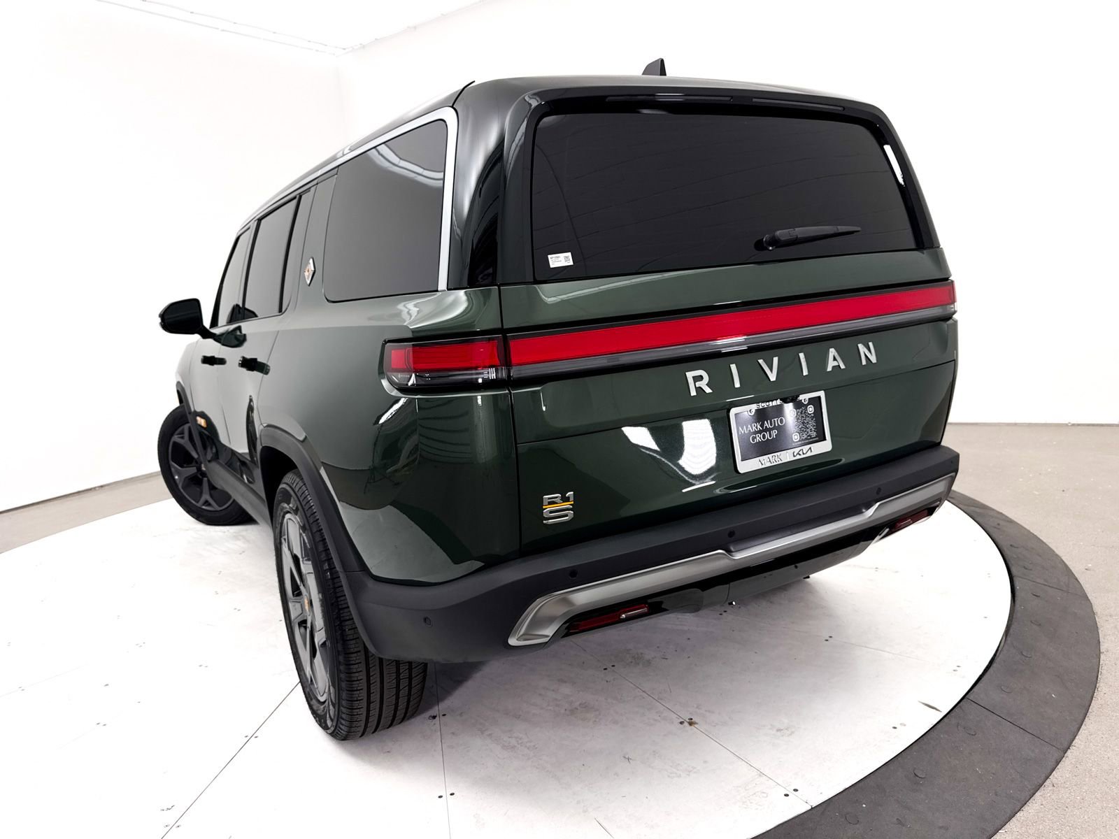 Used 2024 Rivian R1S Adventure AWD/4WD image 7