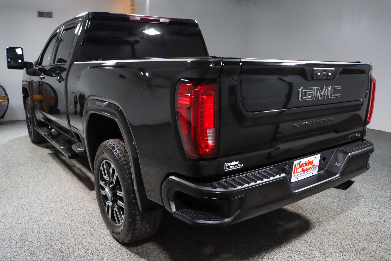 Used 2022 GMC Sierra 2500 AT4 w/ Snow Plow Prep/Camper Package image 9