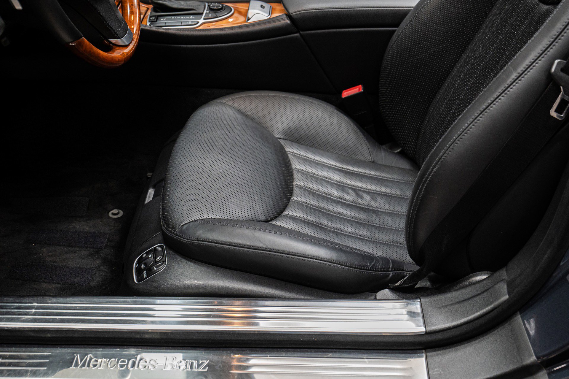 Used 2009 Mercedes-Benz SL 550 image 22