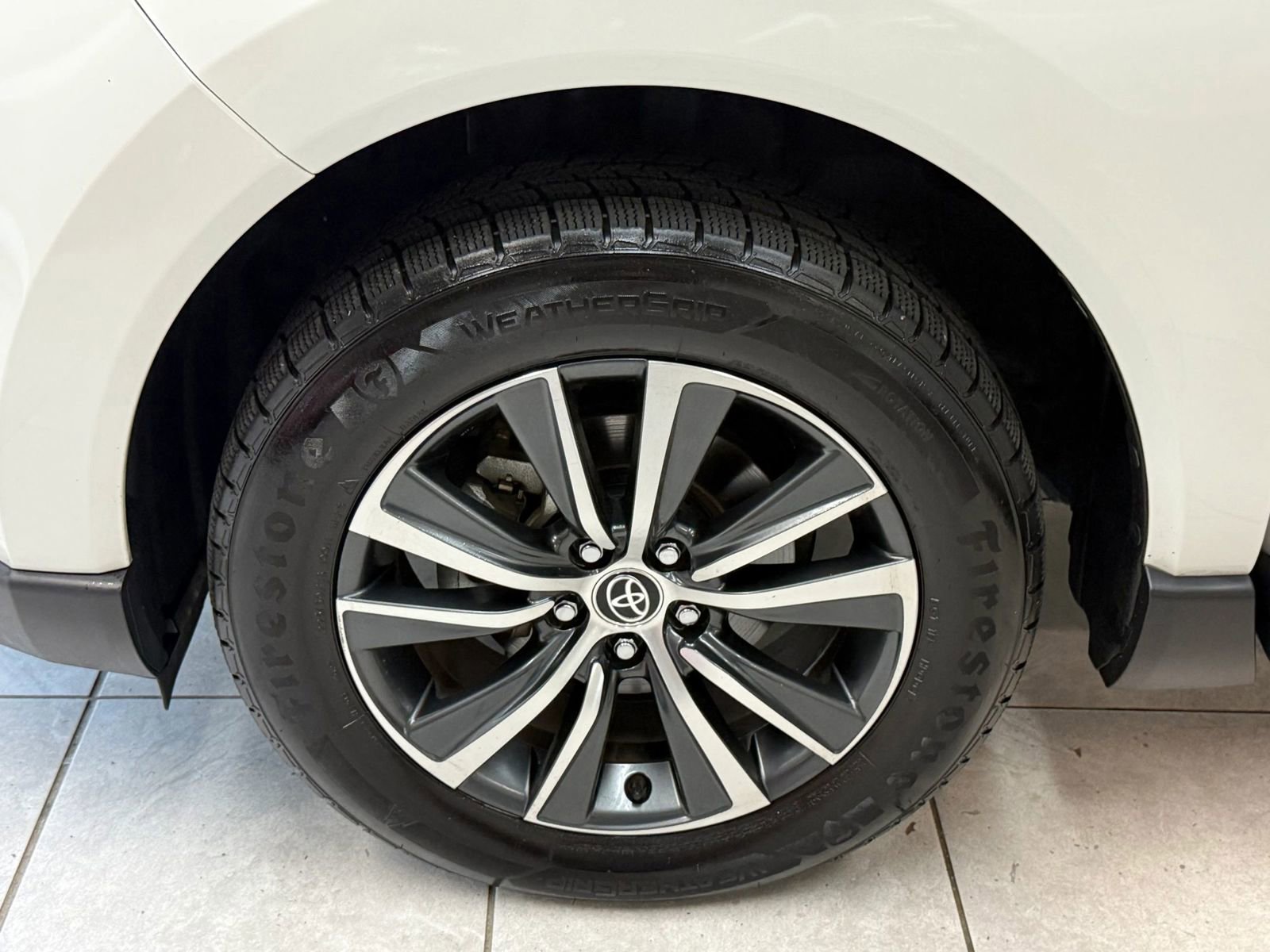 Used 2021 Toyota Venza LE image 41