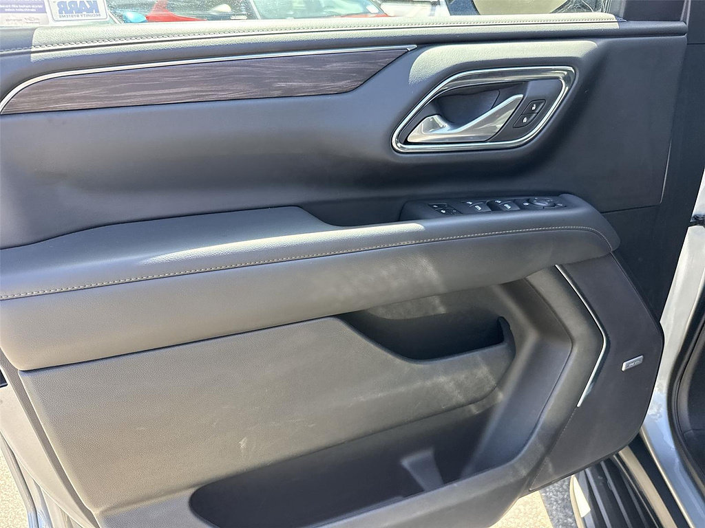 Used 2024 Chevrolet Suburban LT RWD image 20