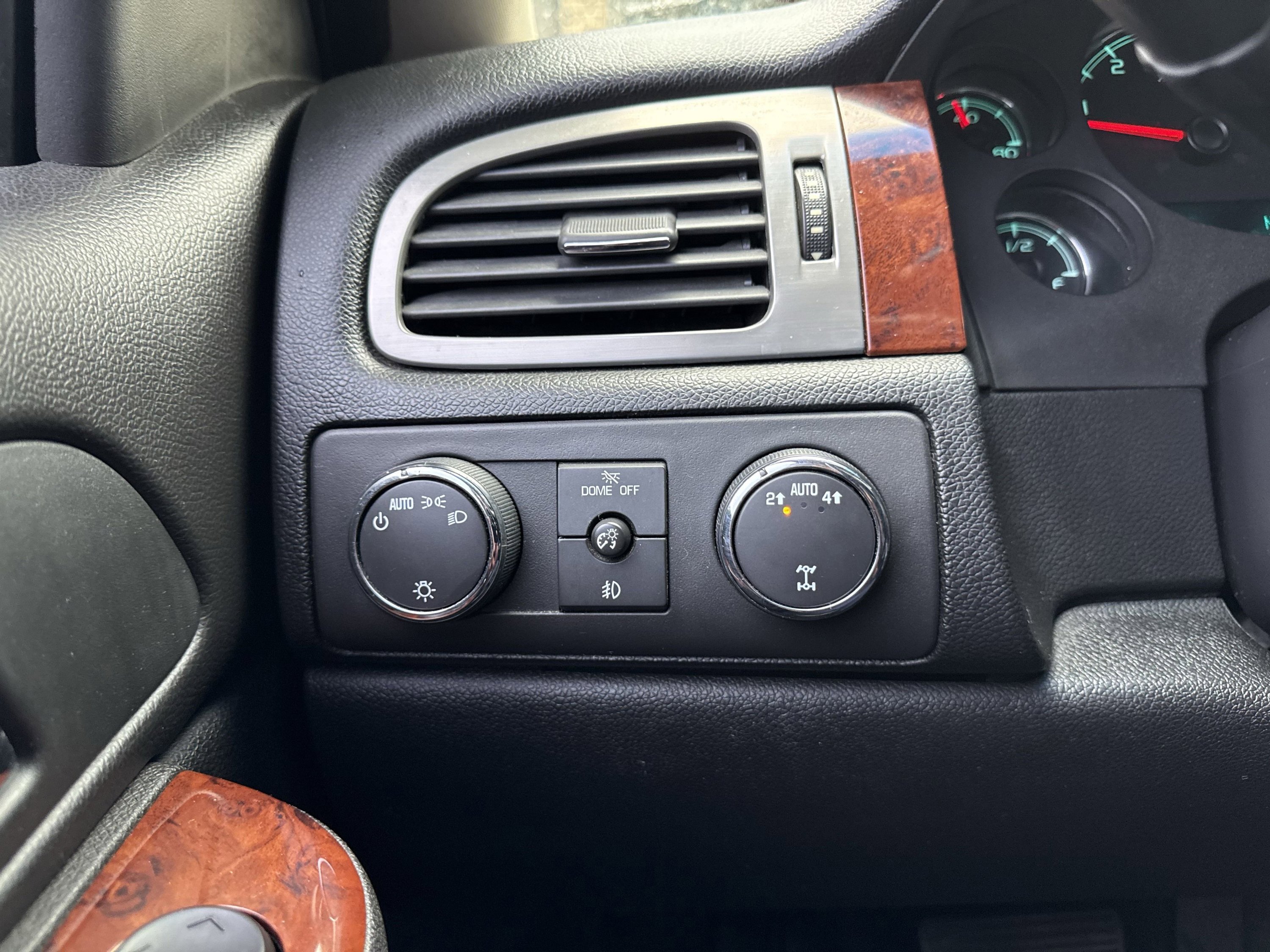 Used 2011 Chevrolet Tahoe LT image 74