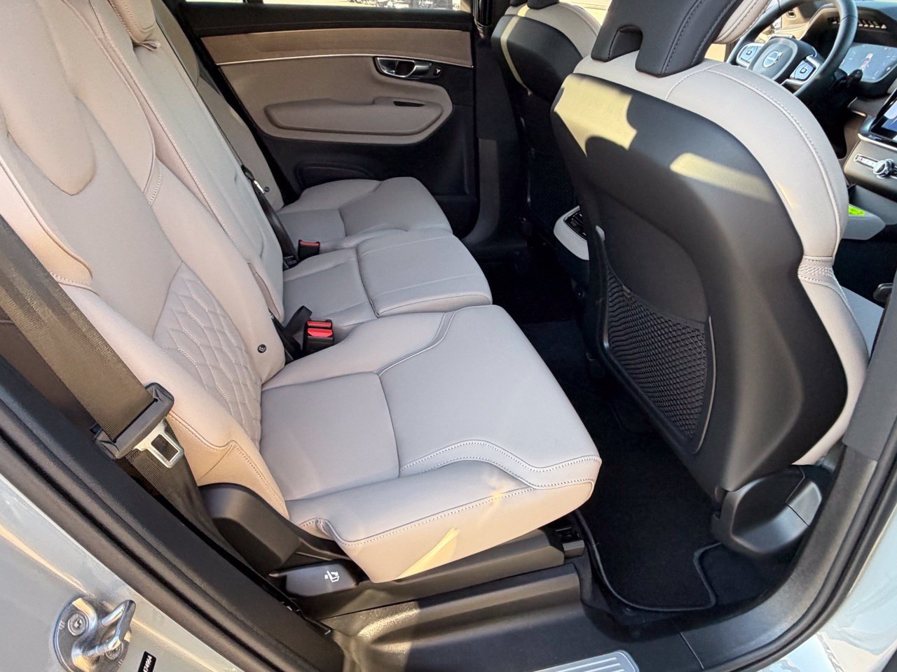 New 2026 Volvo XC90 B6 Plus w/ Protection Package Premier AWD/4WD image 22