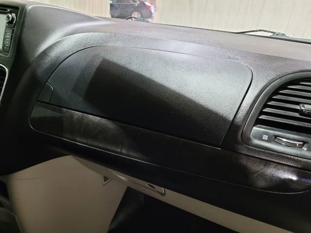 Used 2017 Dodge Grand Caravan SE image 48