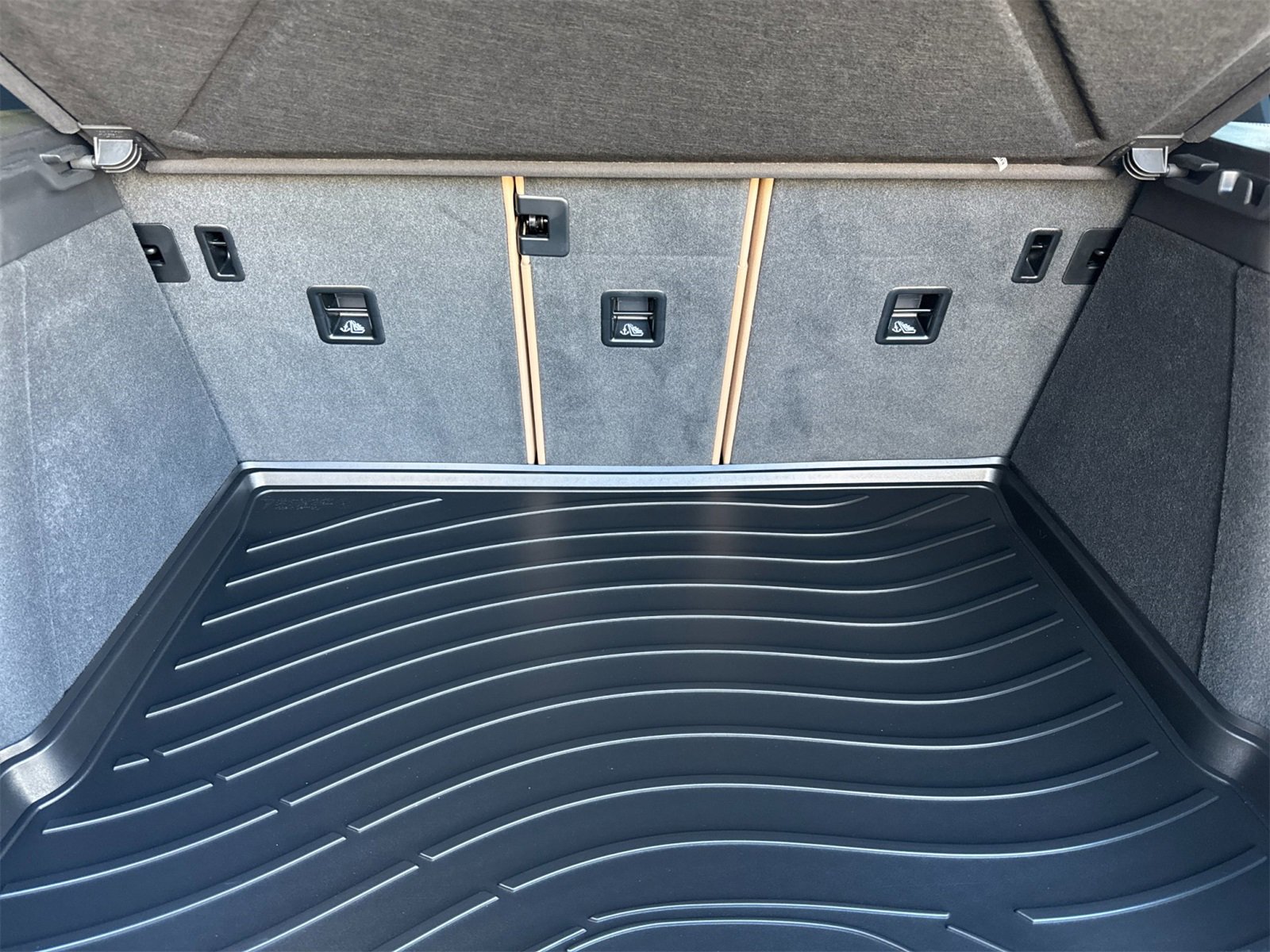 Used 2025 Porsche Macan image 17