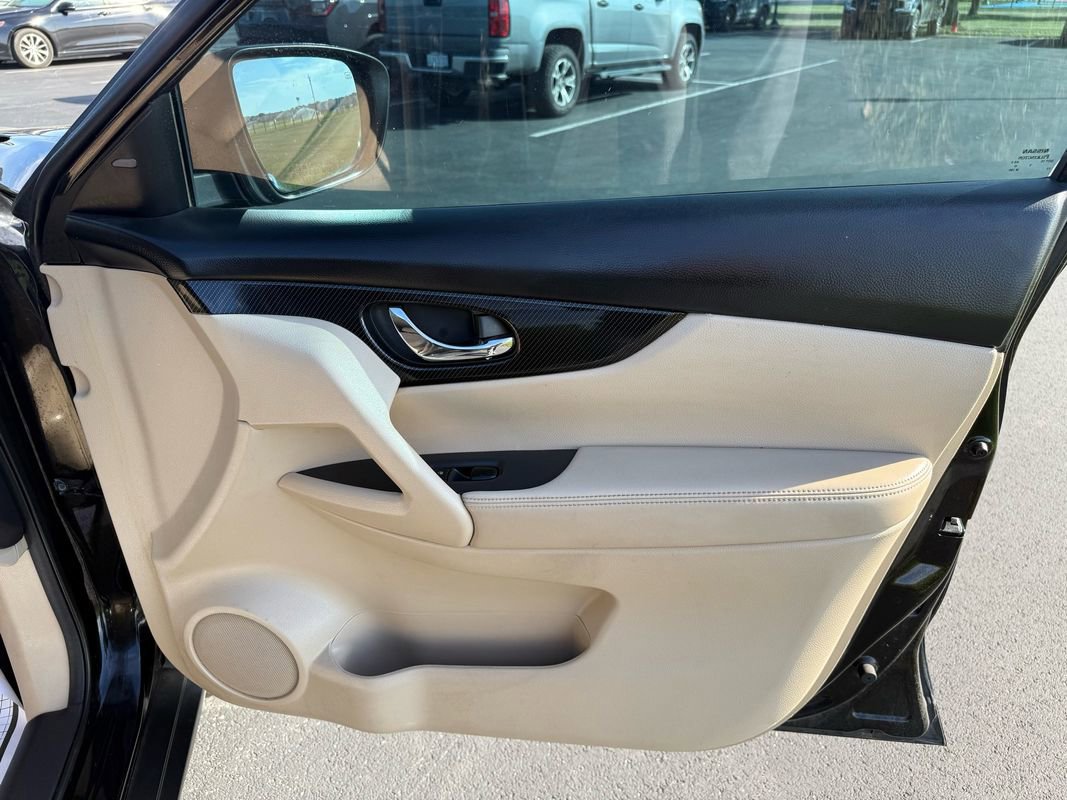 Used 2017 Nissan Rogue SL w/ SL Premium Package image 24