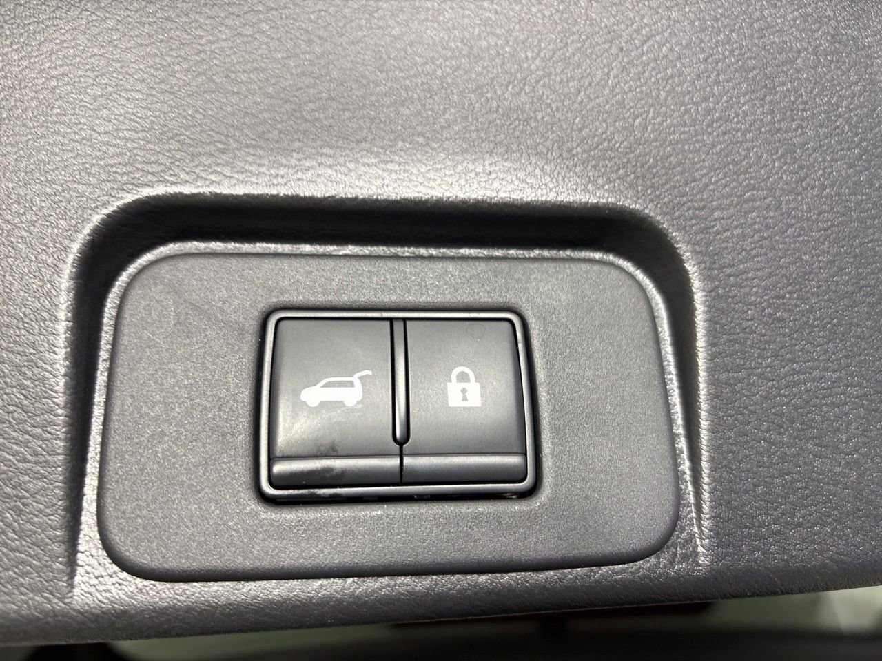 Used 2023 Nissan Rogue SV w/ SV Premium B Package image 26