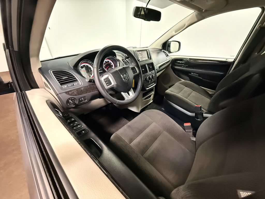 Used 2016 Dodge Grand Caravan SE w/ Quick Order Package 29E SE FWD video 2