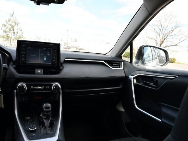 Used 2019 Toyota RAV4 LE w/ Carpet Mat Package image 15