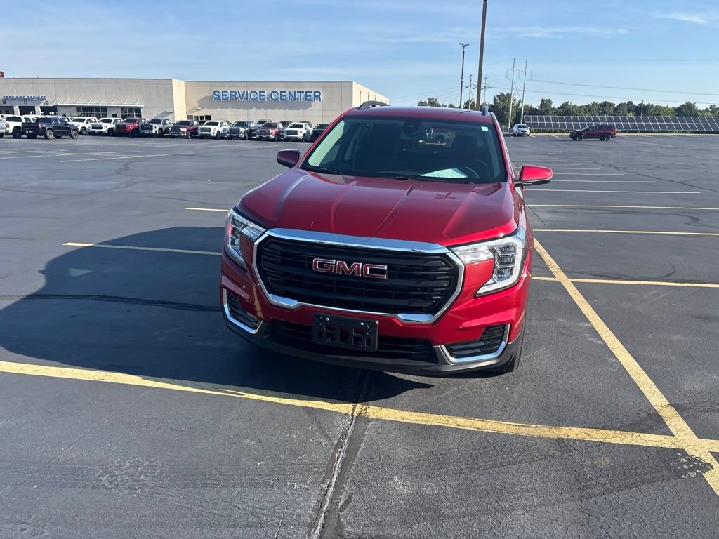 Used 2024 GMC Terrain SLE w/ Driver Convenience Package FWD image 5