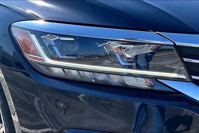 Used 2020 Volkswagen Passat 2.0T R-Line image 32