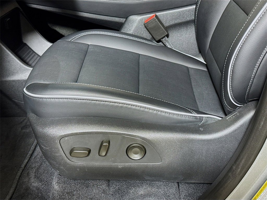 Used 2025 Buick Enclave Preferred image 18