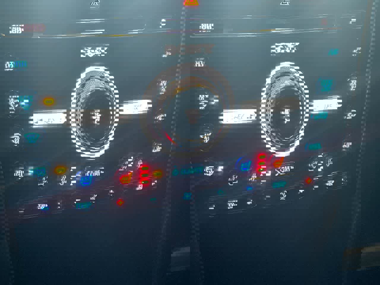 Used 2017 Ford Explorer Platinum image 19