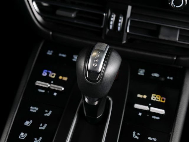 Certified 2026 Porsche Macan AWD/4WD image 17