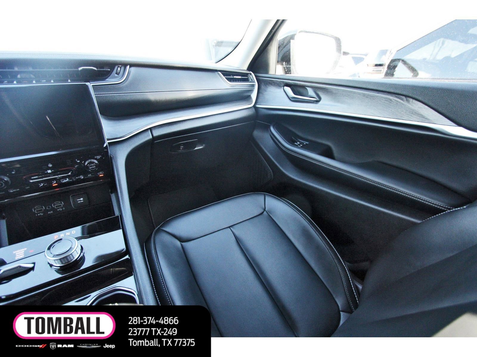 Used 2023 Jeep Grand Cherokee Limited w/ Black Appearance Package image 11