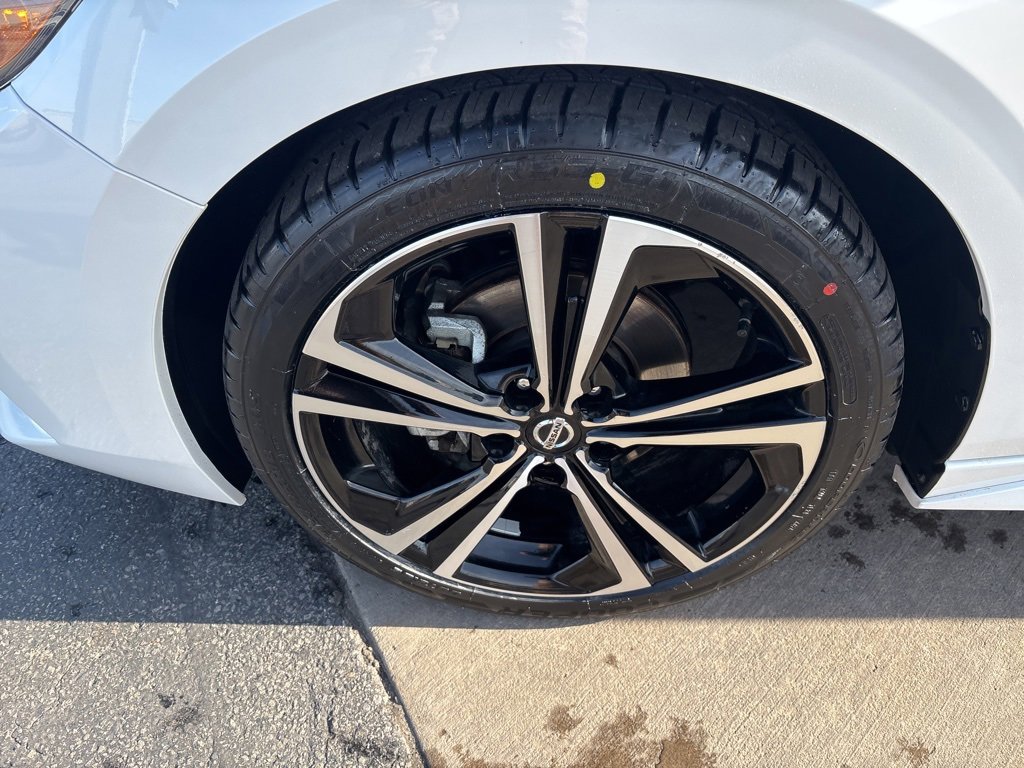 Used 2021 Nissan Sentra SR w/ SR Premium Package image 13