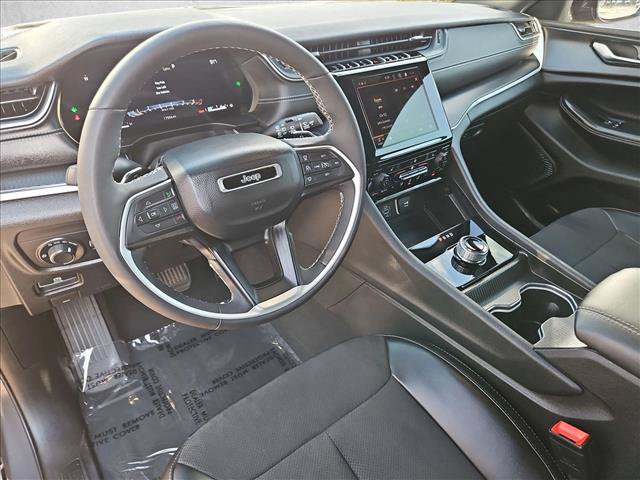 Used 2024 Jeep Grand Cherokee Altitude AWD/4WD image 13