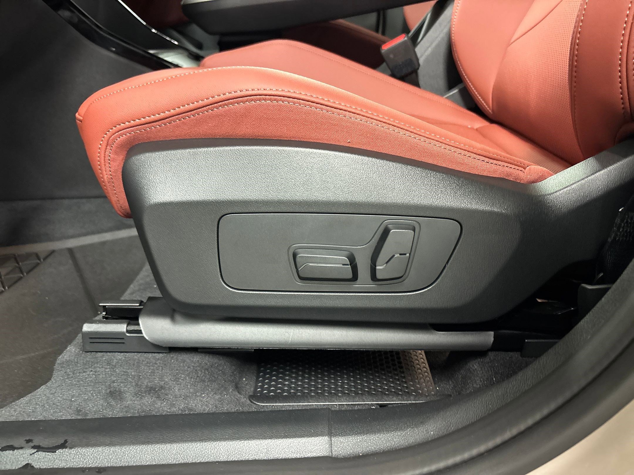 Used 2026 BMW X1 xDrive28i w/ Convenience Package image 13