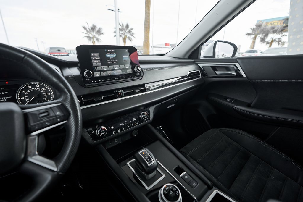 Used 2023 Mitsubishi Outlander SE image 37