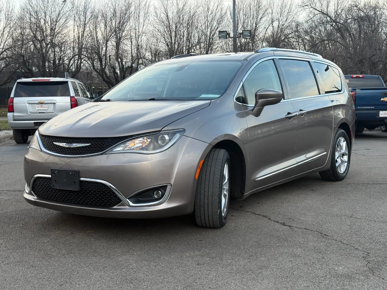 Used 2018 Chrysler Pacifica Touring-L Plus image 2