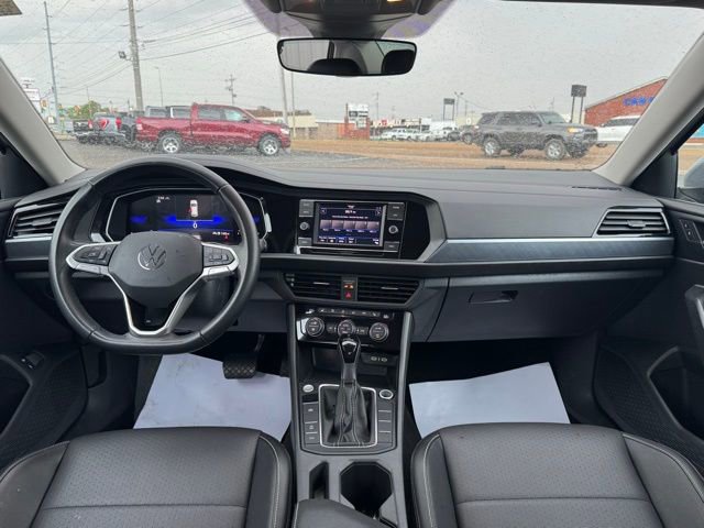 Used 2024 Volkswagen Jetta SE FWD image 6