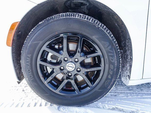 Used 2023 Chrysler Pacifica Touring-L image 13