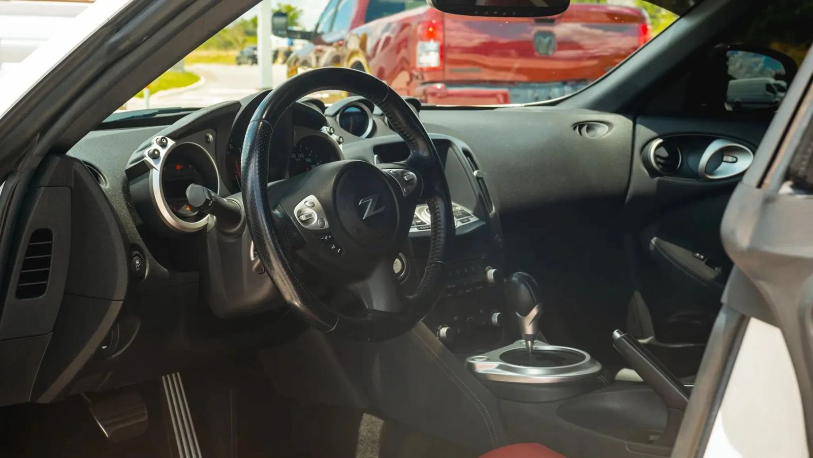 Used 2013 Nissan 370Z Touring w/ Sport Pkg RWD image 29