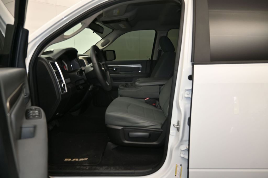 Used 2014 RAM 1500 Classic SLT AWD/4WD image 18
