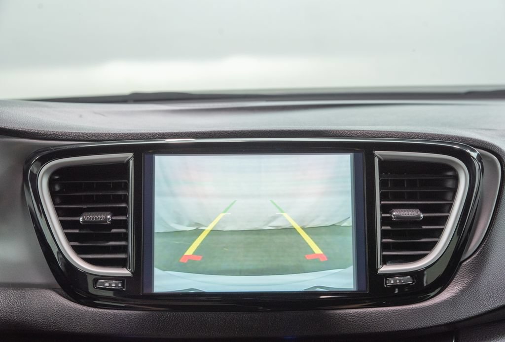 Used 2025 Chrysler Pacifica Select FWD image 29