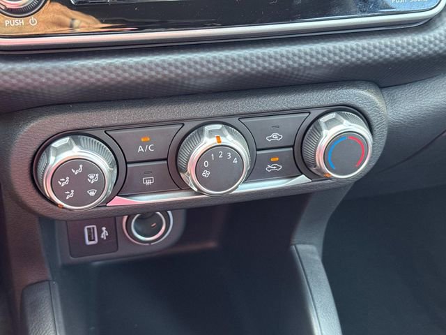Certified 2025 Nissan Kicks Play S image 32