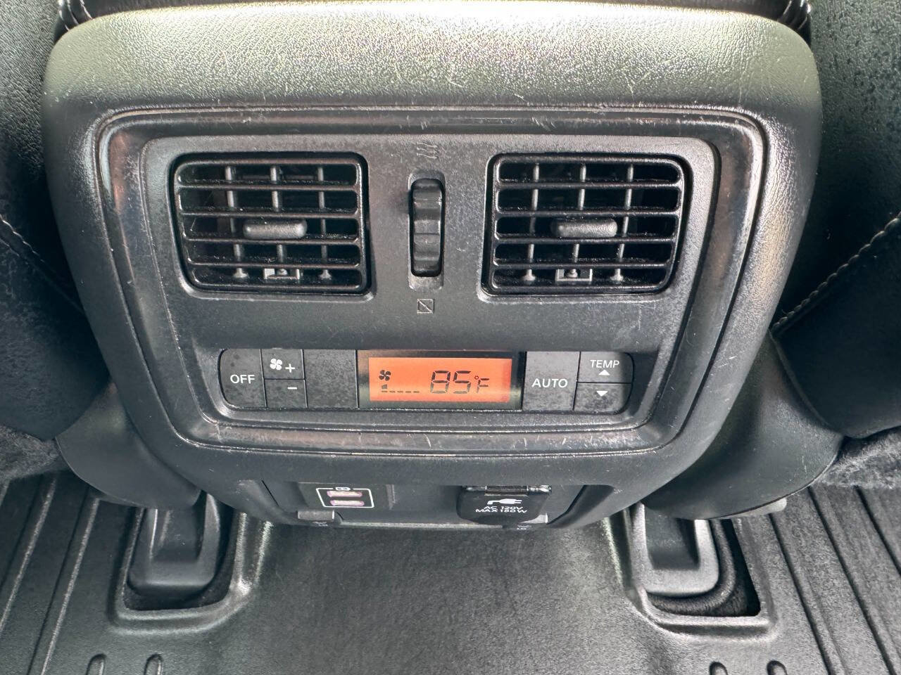 Used 2018 Nissan Pathfinder SL image 45