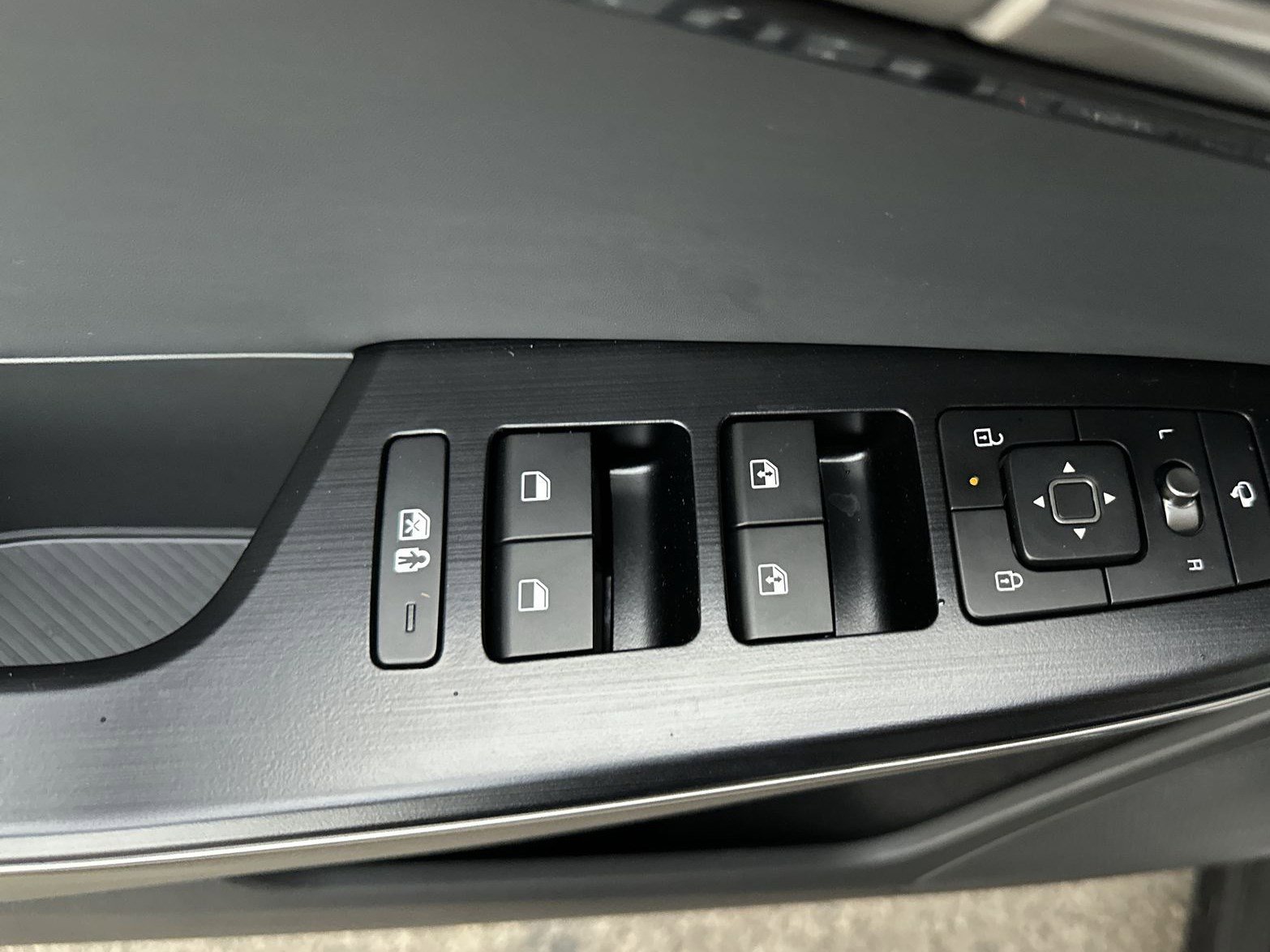 New 2025 Kia EV6 Wind image 17